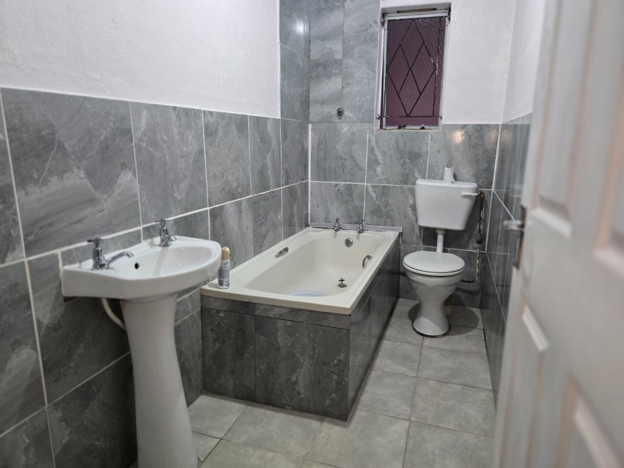 3 Bedroom Property for Sale in Lentegeur Western Cape